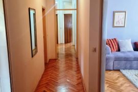 Odlična porodična kuća na Panteleju, 400m2 ID#3558, Niš-Pantelej, Famiglia