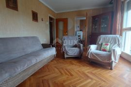 RIJEKA, DONJA VEŽICA - stan 59 m2 na traženoj lokaciji - za uređenje, Rijeka, Διαμέρισμα