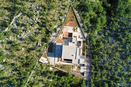 ZADAR, STARIGRAD  - Roh bau vila pokraj mora, Starigrad, Famiglia