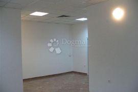 Ulični lokal kod tržnice Trešnjevka 62m2  (Tratinska ulica), Trešnjevka - Sjever, Commercial property