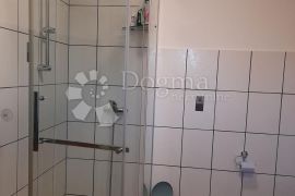 VIŠNJAN - Kuća s prostranom okućnicom i pogledom na more, Višnjan, House