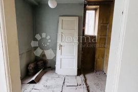 Građanski stan kod Malog Vatikana (useljiv od 1.9.), Donji Grad, Flat