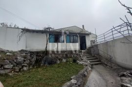 Prodaja samostojeće kuće na Gornjem Zametu S+1  150 m2, Rijeka, Casa