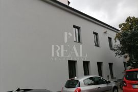 Banderovo, kuća P+1 sa dvije odvojene jedinice, Rijeka, House