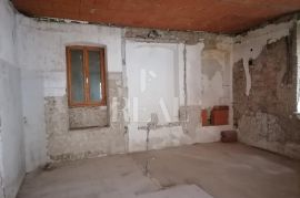 Banderovo, kuća P+1 sa dvije odvojene jedinice, Rijeka, House