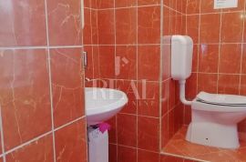 Ured za najam u samom centru od 20 m2, Rijeka, Propriedade comercial