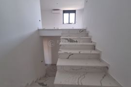 KRK - PRESTIŽAN DVOETAŽNI APARTMAN U NOVOGRADNJI, Krk, Flat