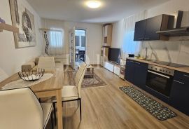 Dramalj penthouse sa garažom i zasebnim apartmanom, Crikvenica, Flat