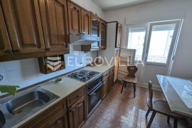 Split, Kman, odličan dvosobni stan površine 60 m2, Split, Flat