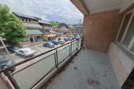 Trosoban stan sa balkonom 73m2, Prozor, Appartment