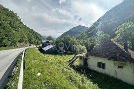 Građevinsko zemljište sa dva objekta 2500m2, Lašva, Zenica, Terreno