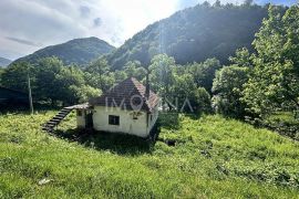 Građevinsko zemljište sa dva objekta 2500m2, Lašva, Zenica, Arazi