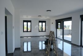 ZADAR, VRSI - Prostrani četverosobni penthouse blizu mora, S5, Vrsi, Διαμέρισμα