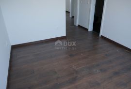 ZADAR, VRSI - Prostrani četverosobni penthouse blizu mora, S5, Vrsi, Flat