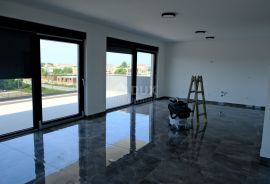 ZADAR, VRSI - Prostrani četverosobni penthouse blizu mora, S5, Vrsi, Διαμέρισμα