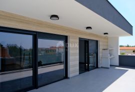 ZADAR, VRSI - Prostrani četverosobni penthouse blizu mora, S5, Vrsi, Flat