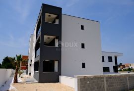 ZADAR, VRSI - Moderno opremljen stan u novogradnji, S4, Vrsi, Flat