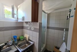 VIŠENAMJENSKI POSLOVNI OBJEKT SA VELIKIM DVORIŠTEM, 8.159 M2, Vodnjan, Commercial property