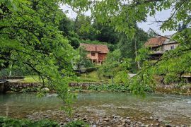 Savršenstvo na rijeci i vodopadu, Delnice, Haus