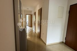 3S+DB sa dvorištem i 2 parkirna mjesta-novouređen!, Matulji, Appartment