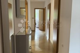 3S+DB sa dvorištem i 2 parkirna mjesta-novouređen!, Matulji, Appartment