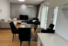 3S+DB sa dvorištem i 2 parkirna mjesta-novouređen!, Matulji, Appartment