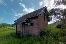 KUĆAU U OBNOVI NA PREDIVNOJ LOKACIJI S POGLEDOM NA VELEBIT, Gospić - Okolica, Casa