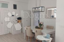 Sececijski stan u centru Osijeka, Osijek, Apartamento