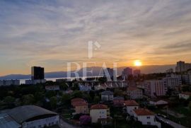 Prodaja stana u neboderu na Donjoj Vežici 1S+DB  36.23 M2, Rijeka, Flat