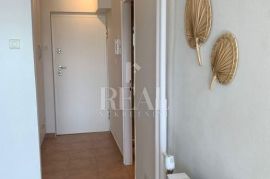 Prodaja stana u neboderu na Donjoj Vežici 1S+DB  36.23 M2, Rijeka, Appartamento