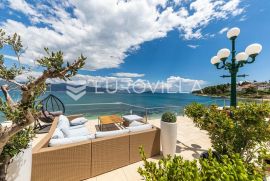 Otok Čiovo - prekrasna vila direktno na plaži, Trogir, Haus