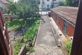 Mladenovac selo, porodična kuća sa poslovnim prostorom i garažom, Mladenovac, Haus