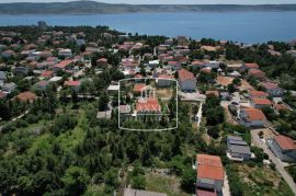 Starigrad Paklenica - prizemnica sa velikim vrtom 250m od mora! 285000€, Starigrad, Casa