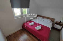 Posedarje - vila s 2 apartmana s bazenom i okućnicom! 430000€, Posedarje, Σπίτι