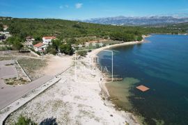 Pridraga - zemljište 1047m2 s građevinskom dozvolom!! 87000€, Novigrad, أرض