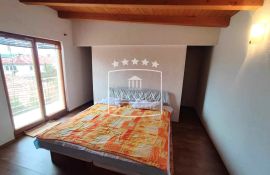 Petrići - kuća sa 3 etažirana stana odlična lokacija! 549000€, Zadar, Famiglia