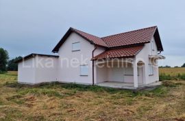 GOSPIĆ - Kaniža Gospićka, obiteljska kuća, Gospić - Okolica, House