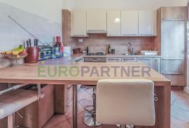 Novigrad, stan 2. red do mora!, Novigrad, Apartamento