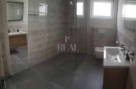 ŠMRIKA-prekrasno obnovljena stara kuća P+1, 130 m2, Kraljevica, Haus