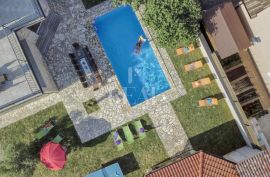 Istra,Jadreški kuća za odmor sa tri odvojena stana,bazen,5 km od mora!, Ližnjan, House