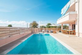 Fažana - Peroj moderna villa, krovna terasa, pogled na more,500m plaža, Vodnjan, Maison