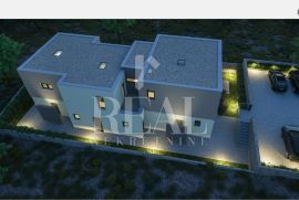 Vodice stan 2S+DB 81,01m2 + terasa 17,102+ vrt 42,65M2, Vodice, Appartement