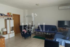 Fažana stan u manjoj zgradi,78m2,šupa,dva parkinga, 400m plaža, Fažana, Appartement