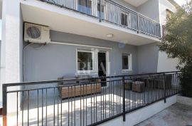 Medulin Kuća sa dva stana 250m2, plaža 800m, Medulin, House