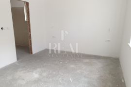 RAB-BANJOL, stan u prizemlju novogradnje od 106,5 m2, 3S+DB, Rab, Apartamento