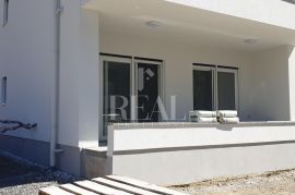 RAB-BANJOL, stan u prizemlju novogradnje od 106,5 m2, 3S+DB, Rab, Διαμέρισμα