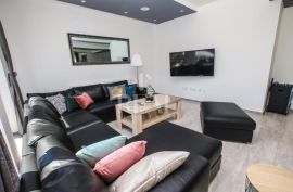 Kaštelir-prostrana kuća od 450 m2 S+P+1, bazen, 5 spavačih soba+odvojeni apartman, Kaštelir-Labinci, Kuća