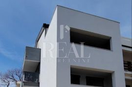 Prodaje se kuća Kornić 2 zasebna apartmana,Krk 180m2 !, Krk, House