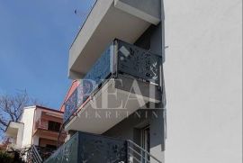 Prodaje se kuća Kornić 2 zasebna apartmana,Krk 180m2 !, Krk, Casa