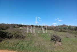 Građevinsko zemljište 2273m2 sa pogledom na more, industrijska zona, Vodnjan, Terrain